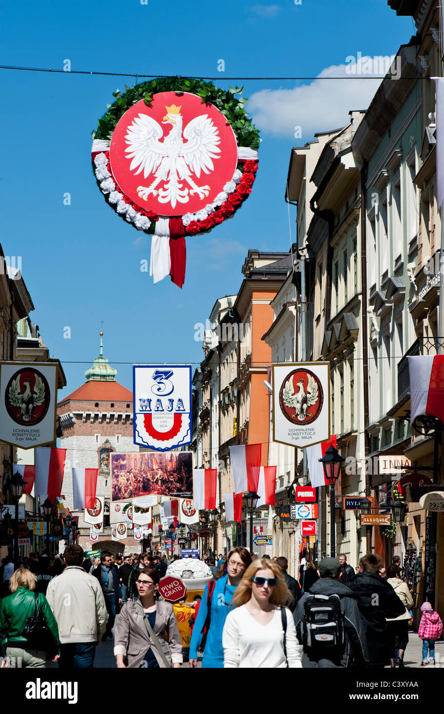 La rue Florianska décorée pour la fête nationale du 3 mai, Fête de la Constitution, Cracovie, Pologne Banque D'Images