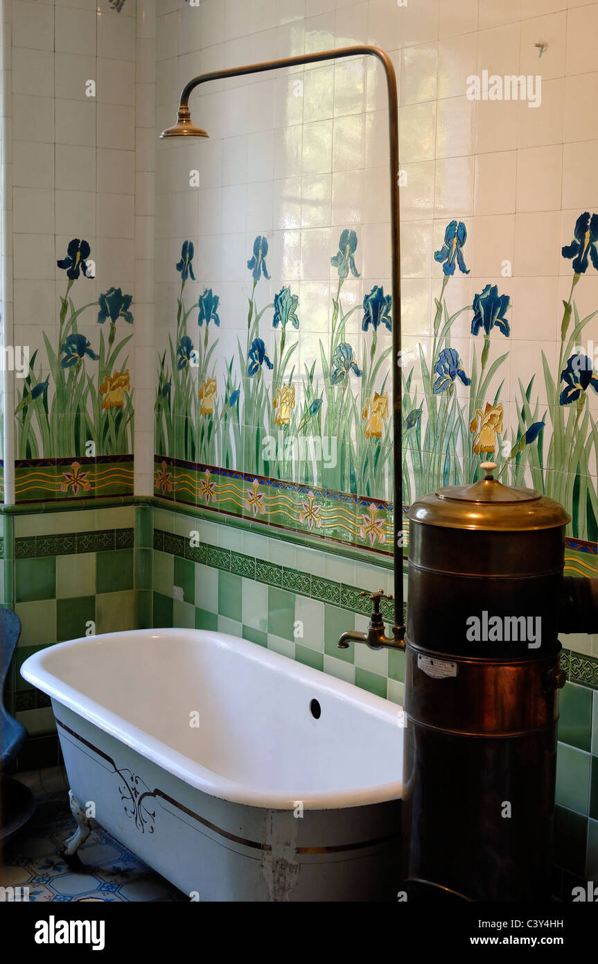 Chauffe eau de bain Banque de photographies et d'images à haute résolution  - Alamy