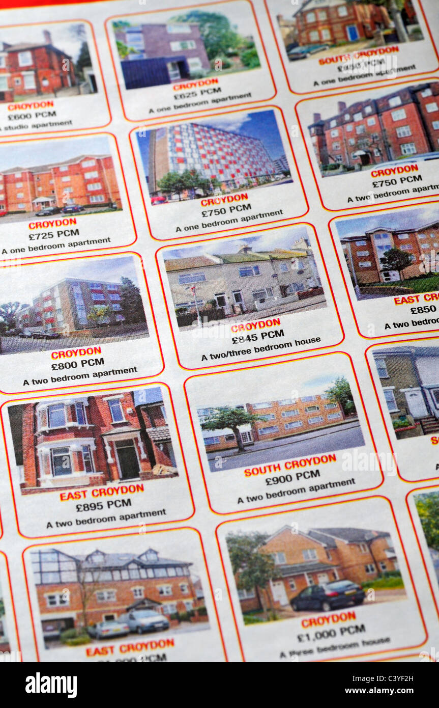 Maisons et appartements à louer dans les pages de propriétés d'un journal Banque D'Images