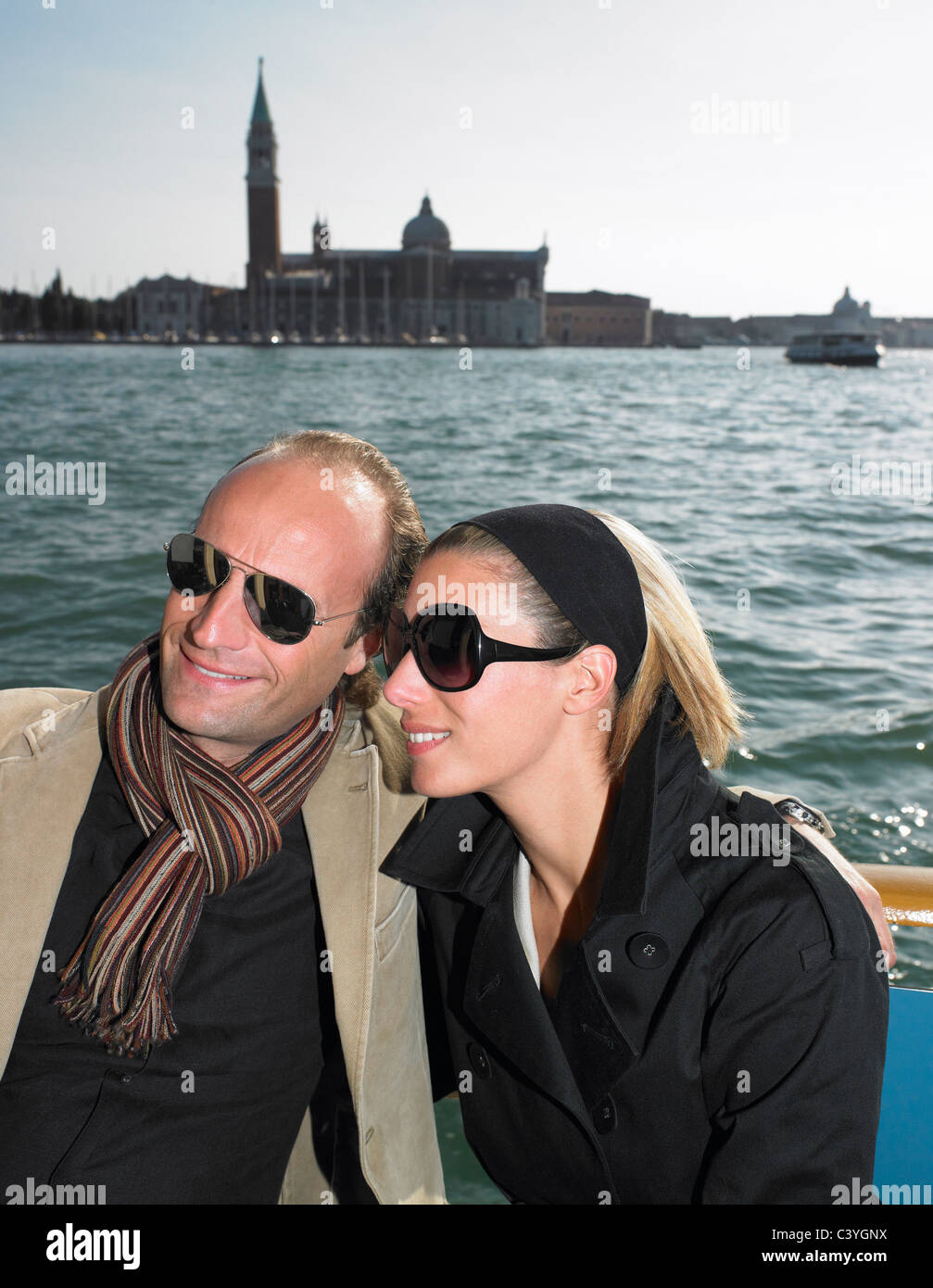 Couple sur la vanne de Venise, Italie Banque D'Images