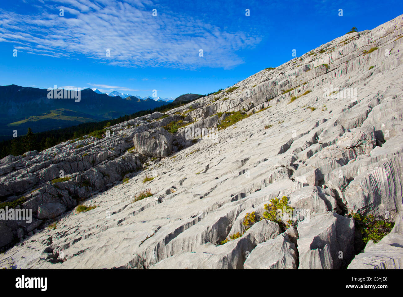 Schrattenfluh, Suisse, dans le canton de Lucerne, l'Entlebuch, réserve de biosphère, falaise de roche, le calcaire, l'érosion, Schrattenkalk, nuages, Banque D'Images