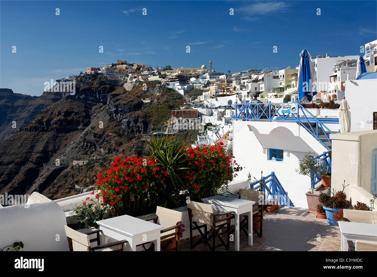L'Europe, Grèce, Îles grecques, Santorin, Santorini, Cyclades, Fira, l'architecture, blanc, peint, stuc, maisons, terres, Banque D'Images