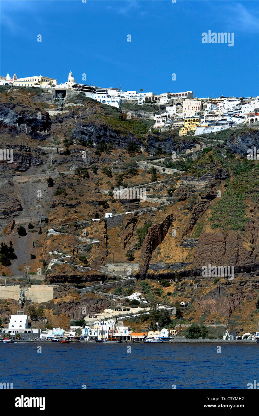 L'Europe, Grèce, Îles grecques, Santorin, Santorini, Cyclades, Fira, l'architecture, blanc, peint, stuc, maisons, terres, Banque D'Images