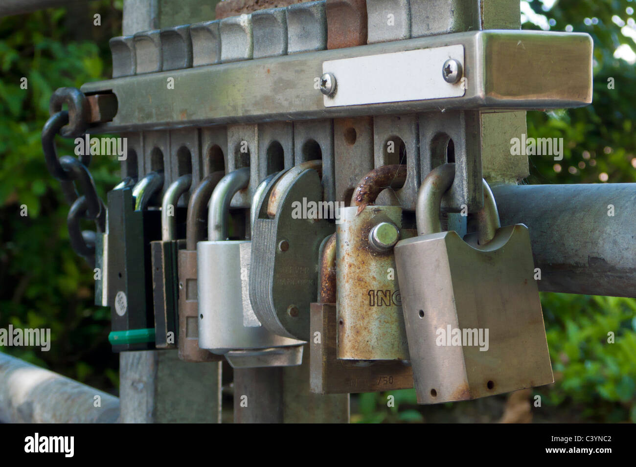 De nombreux cadenas des portes Banque D'Images