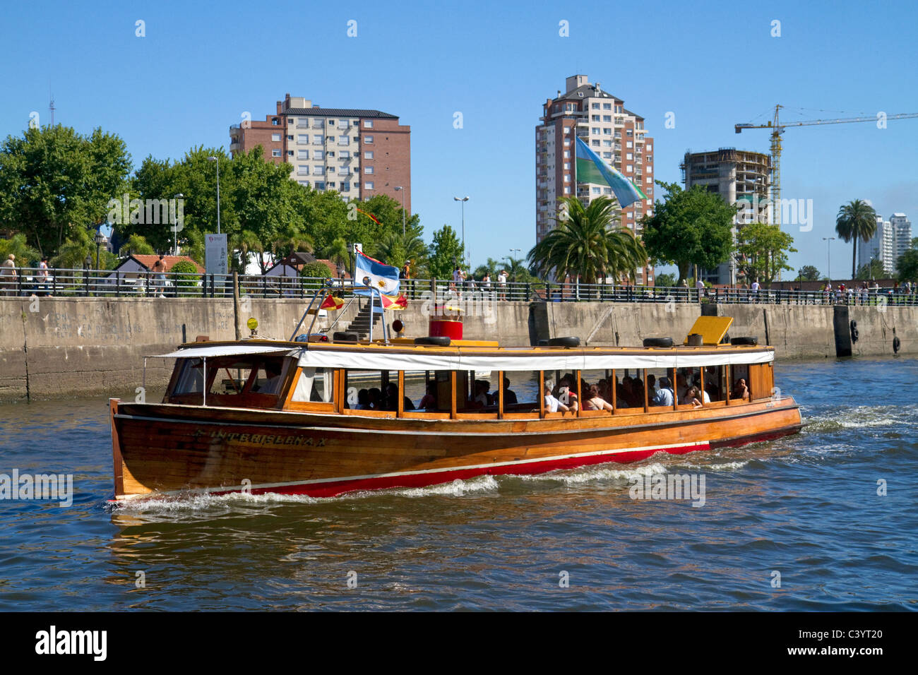 Vintage mohogany motorboat on le Parana Delta à Tigre, Argentine. Banque D'Images