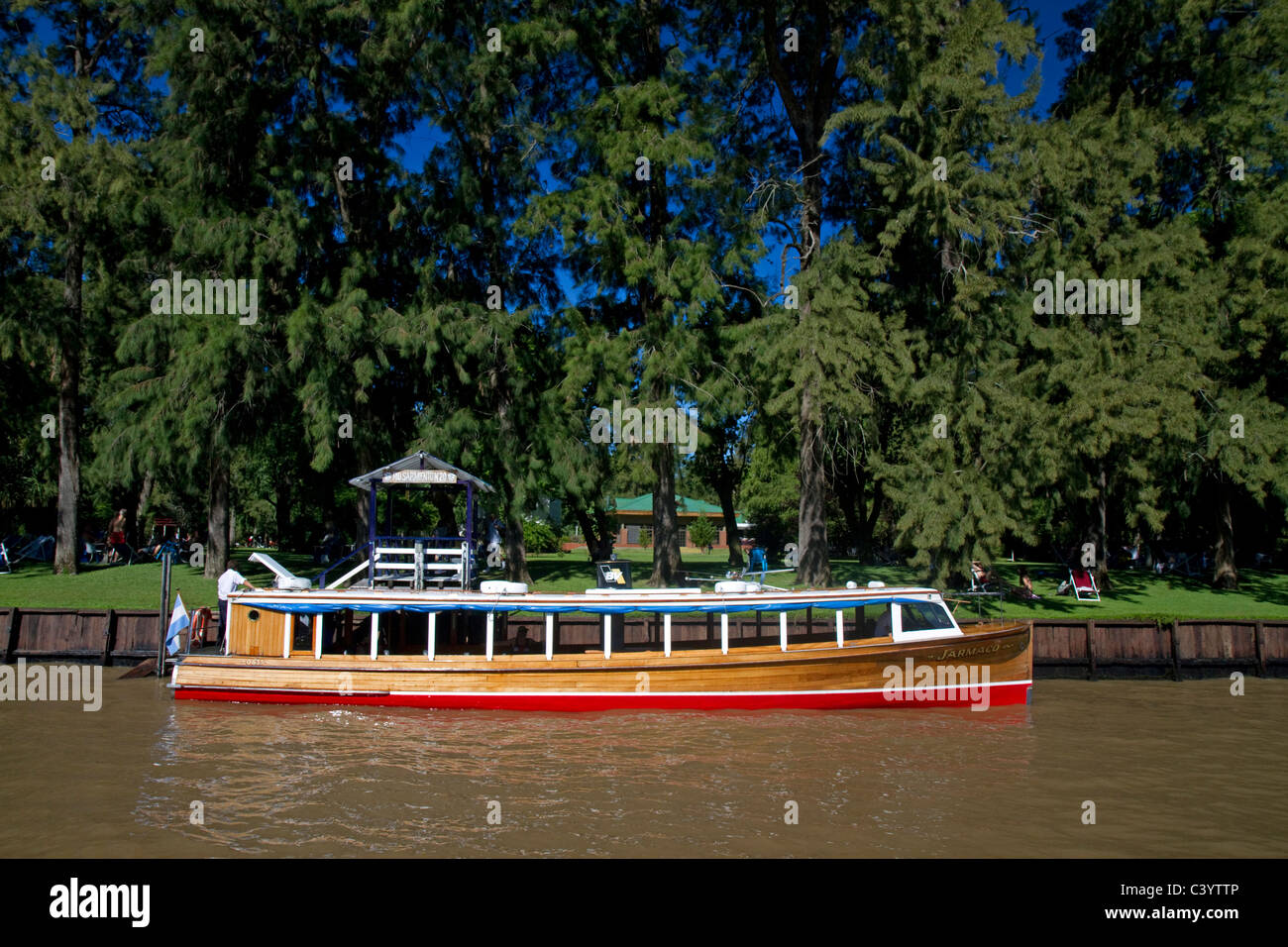 Vintage mohogany motorboat on le Parana Delta à Tigre, Argentine. Banque D'Images
