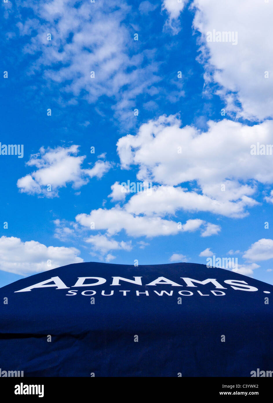 Parapluie pub doté d''Adnams, Southwold. Banque D'Images