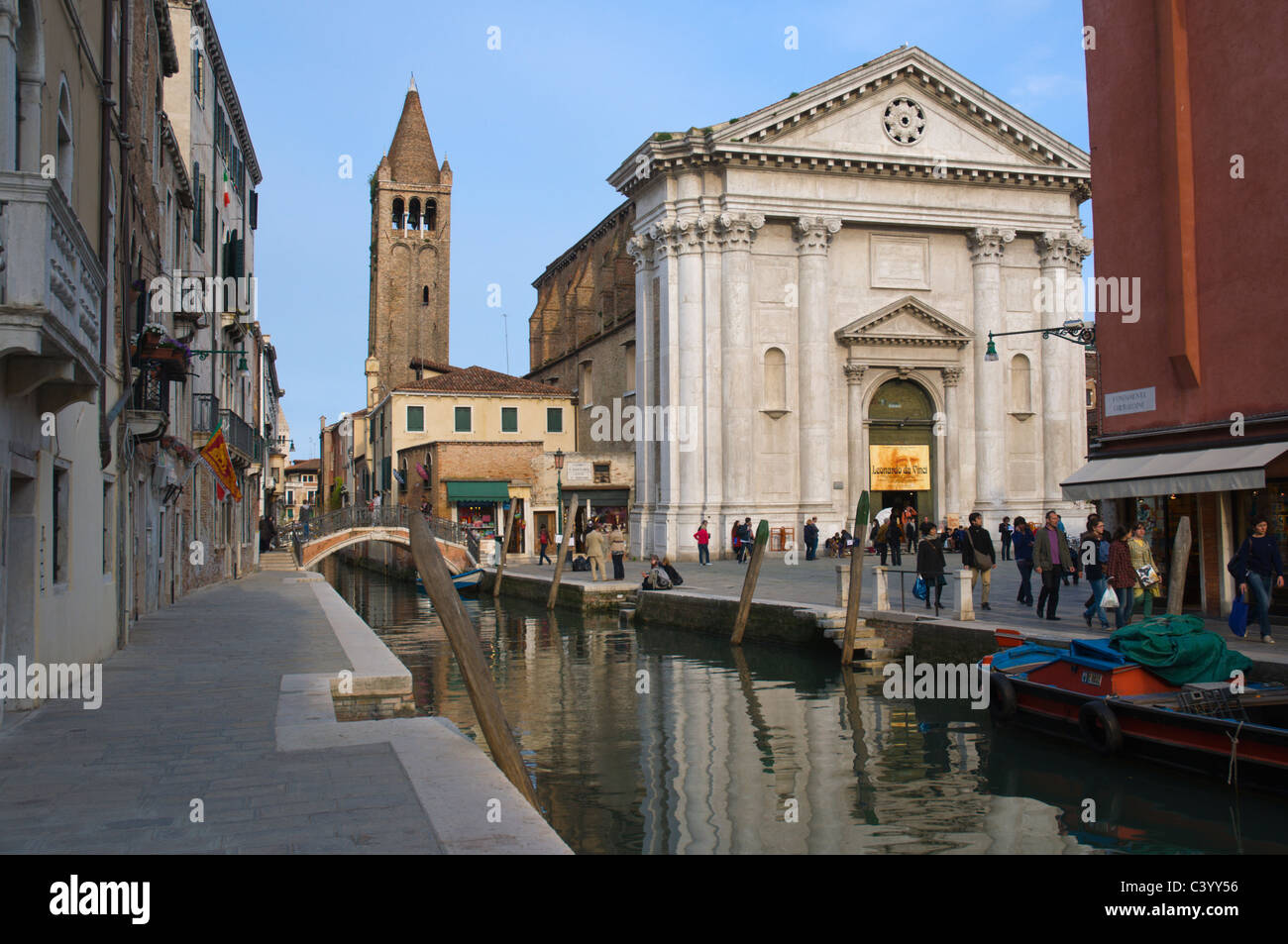 Campo San Barnaba square quartier de Dorsoduro Venise Italie Europe Banque D'Images