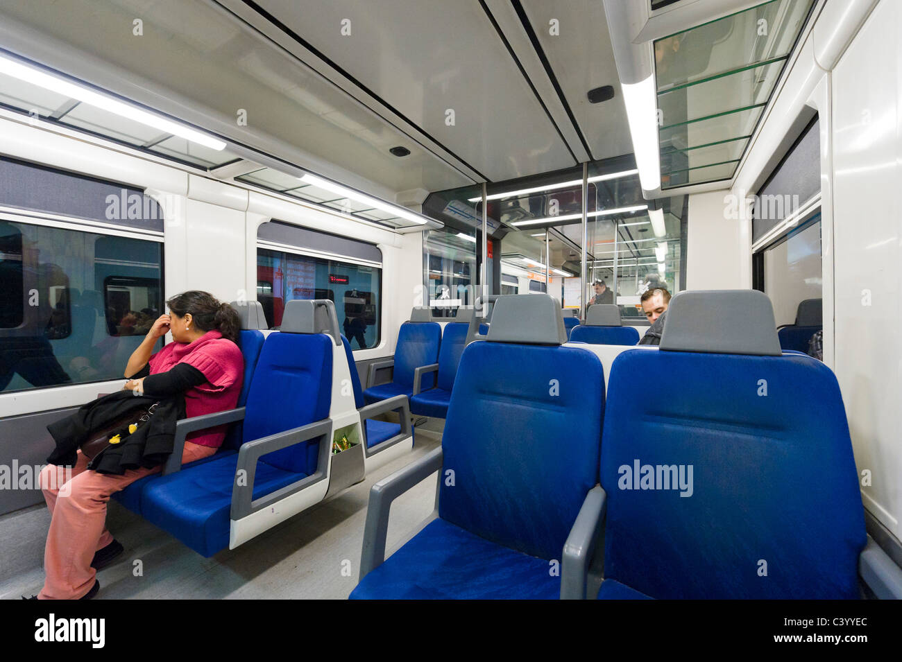 De l'intérieur d'un train le métro, Barcelone, Catalogne, Espagne Banque D'Images