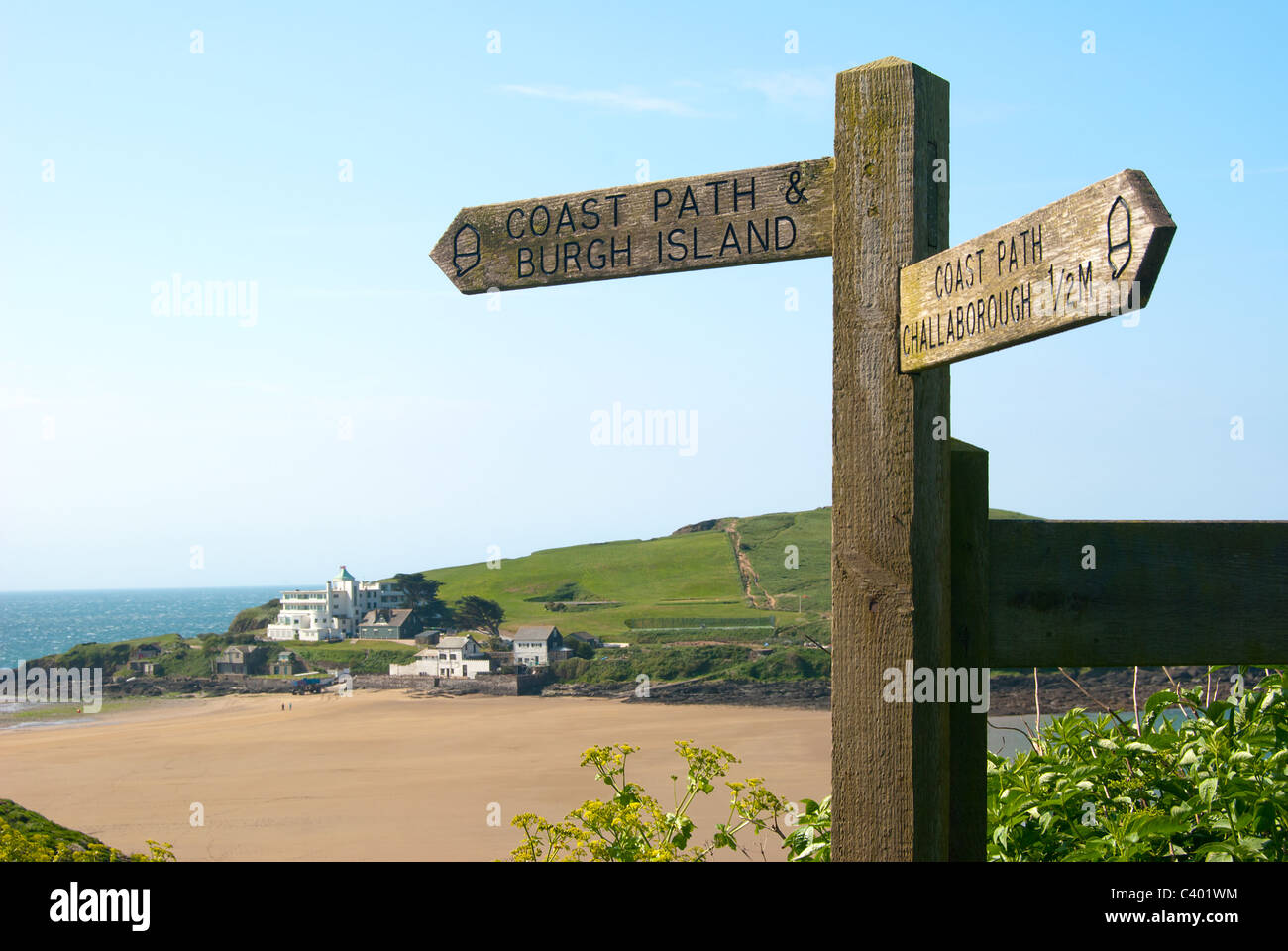 Panneau indiquant la direction de Challaborough et Ile de Burgh, Devon, England, GB. Banque D'Images