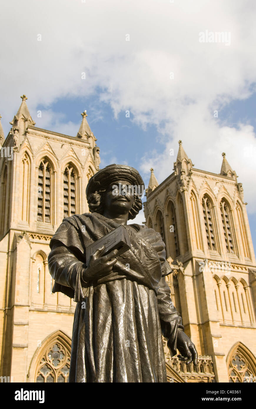 Statue de Raja Rammohun Roy en face de la cathédrale de Bristol, College Green, Bristol, England, UK Banque D'Images