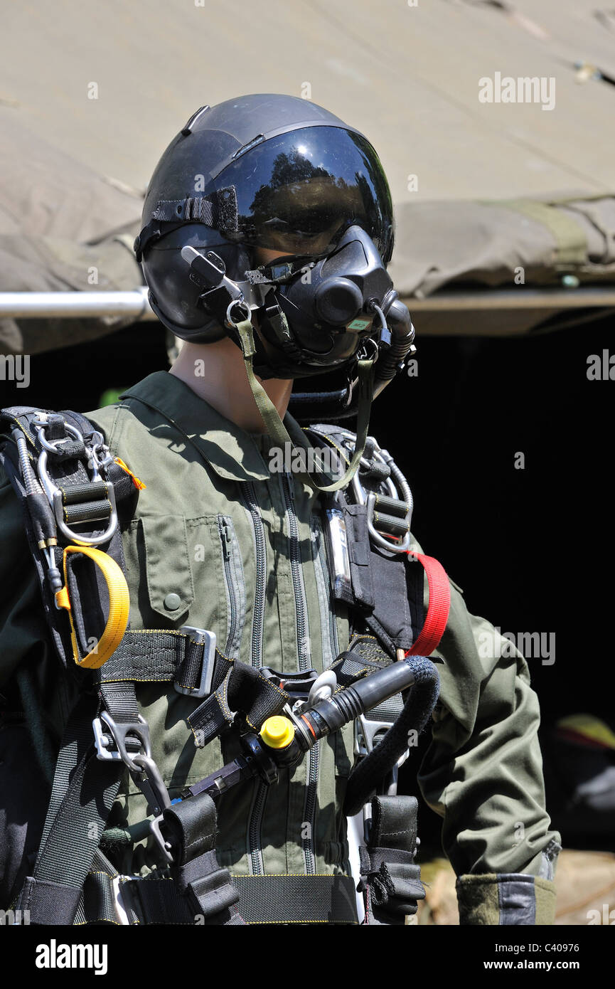Jet fighter pilot port casque avec visière de protection respiratoire et de la force aérienne belge, Belgique Banque D'Images