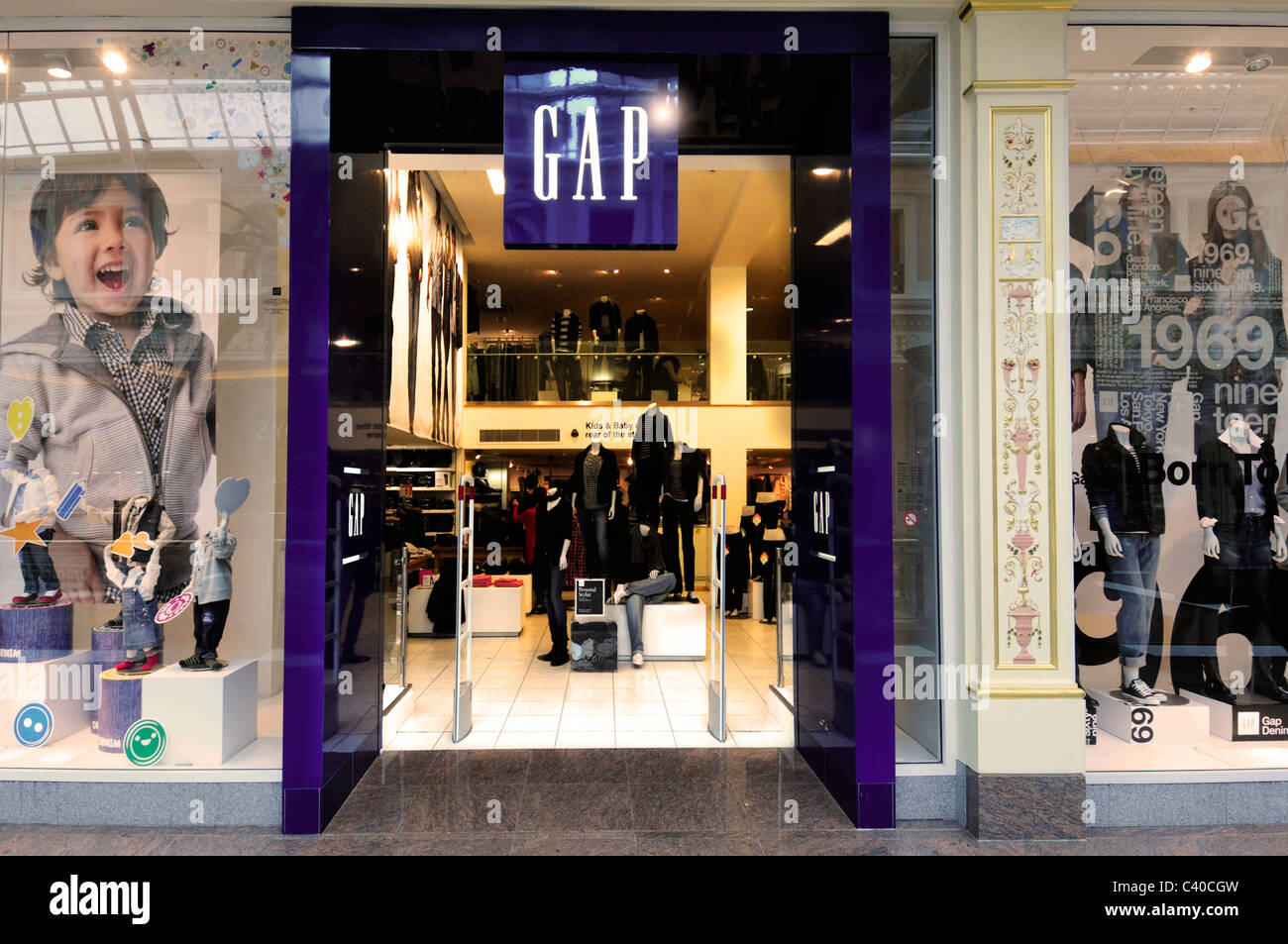 Gap store europe Banque de photographies et d images a haute resolution Alamy