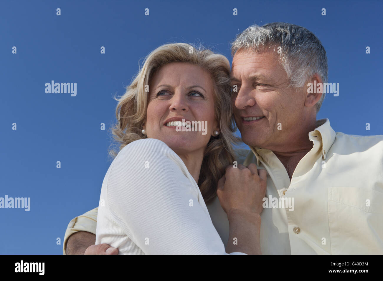 Closeup of mature couple embracing Banque D'Images
