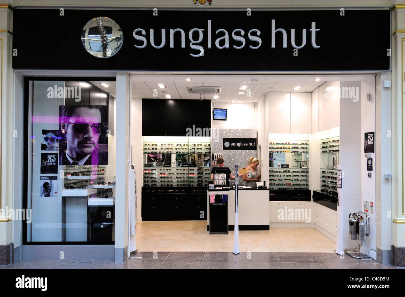 Lunettes lunettes lunettes Sunglass Hut Banque D'Images