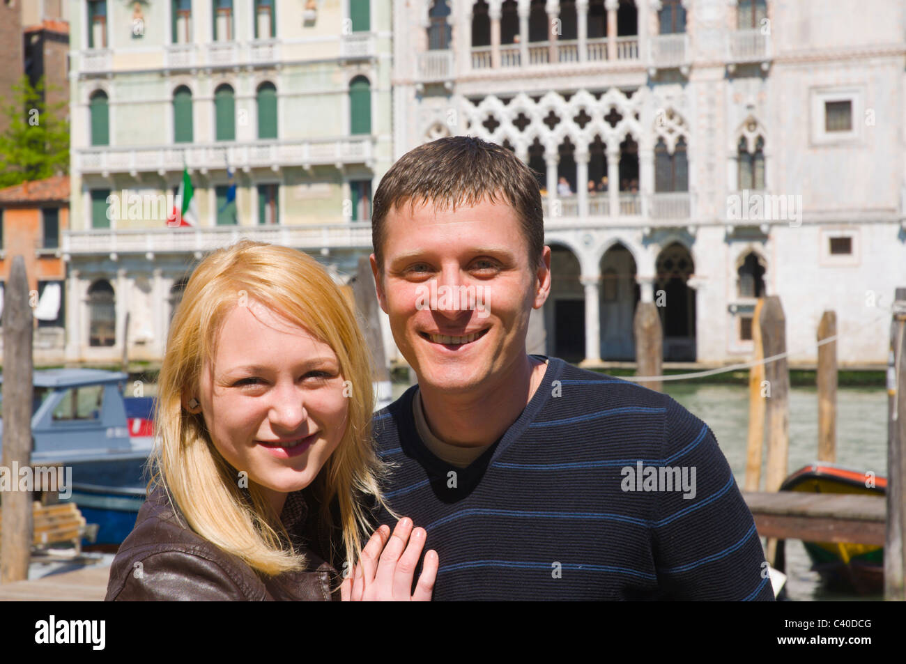 Couple russe par Canal Grande Venise Italie Europe Banque D'Images