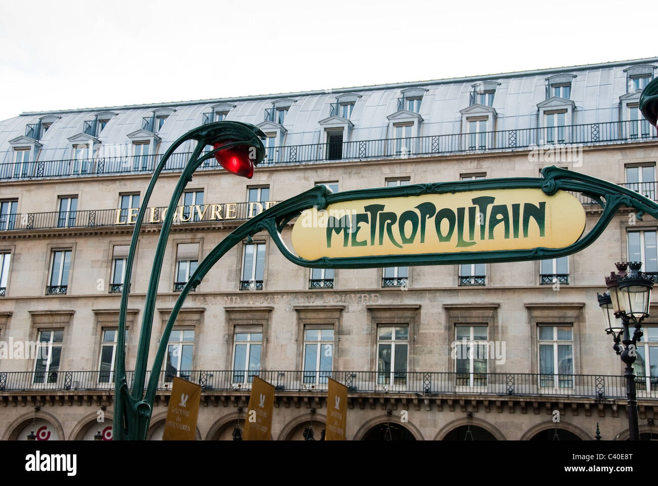 Metropolitain metro sign Paris France Banque D'Images
