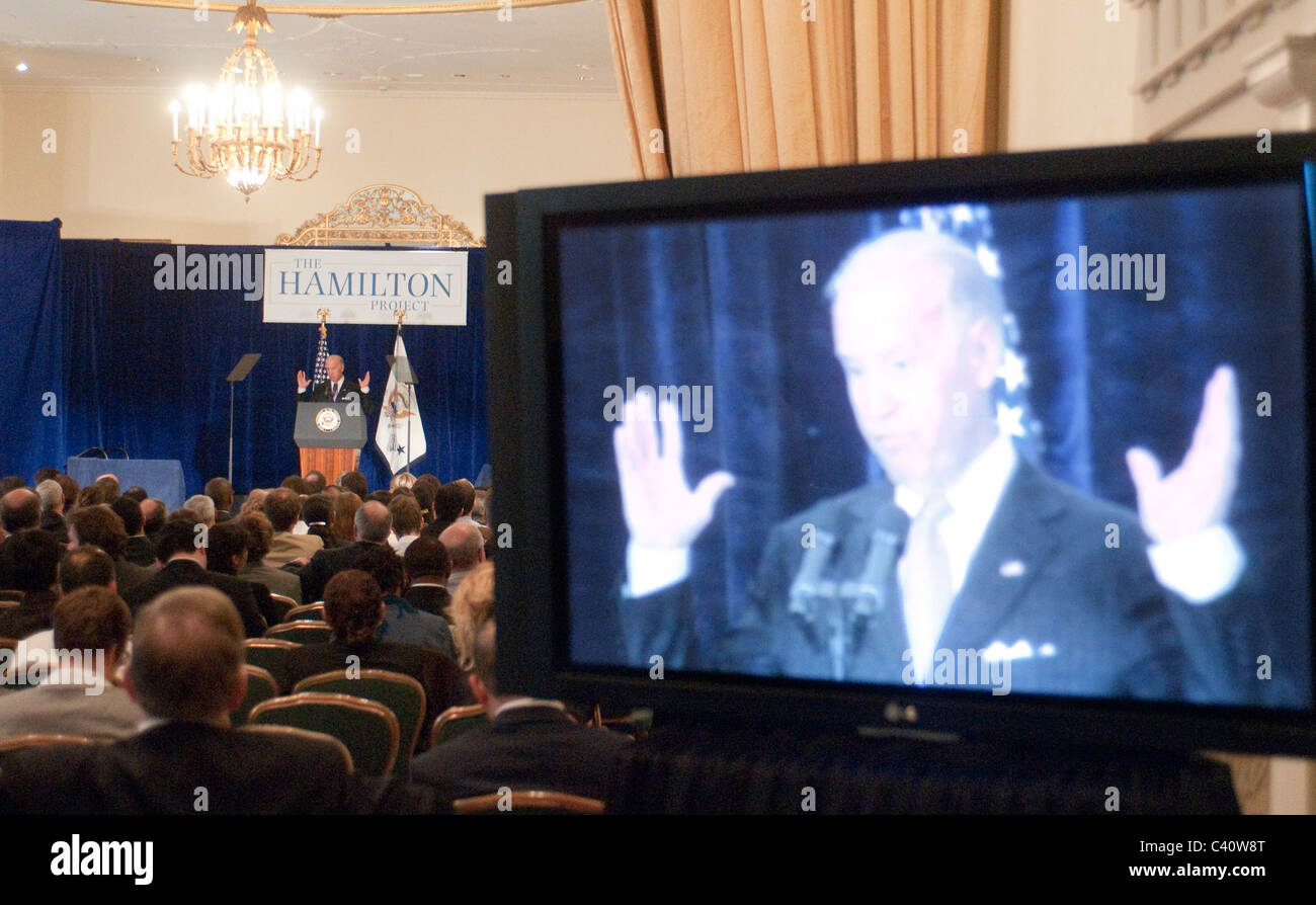 Le vice-président Joe Biden prend la parole à l'événement de lancement du programme 2010 Projet de Hamilton. Banque D'Images