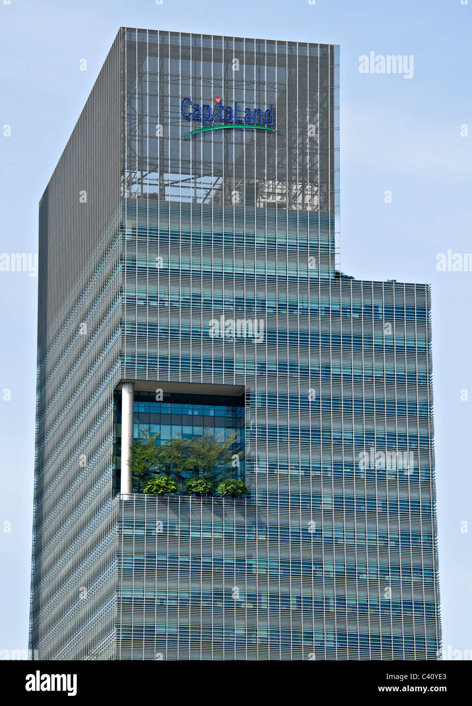 Le Bureau de l'Immobilier et CapitaLand bâtiment du Siège, avec le jardin de l'atrium de l'extérieur de la République de Singapour Asie Banque D'Images