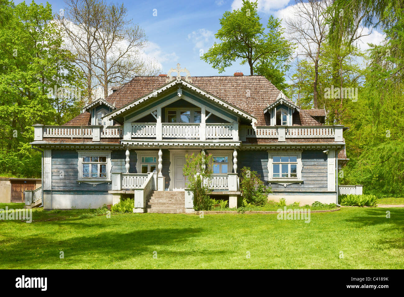 À Bialowieza manoir historique situé dans le parc du palais datant de 1845, le plus ancien bâtiment de la ville de Bialowieza Banque D'Images