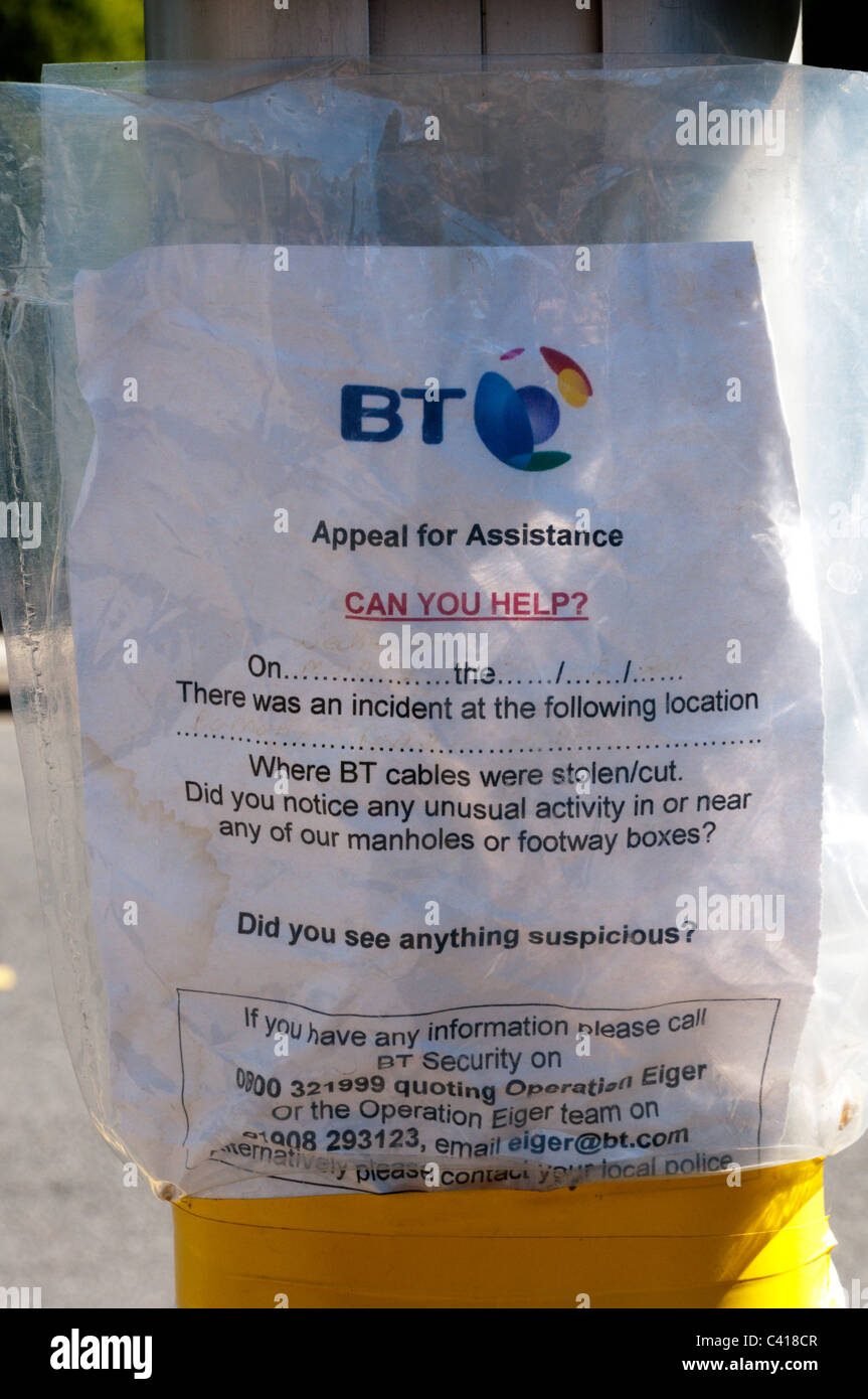 Un avis faisant appel à témoins suite au vol de BT câbles téléphoniques. Banque D'Images