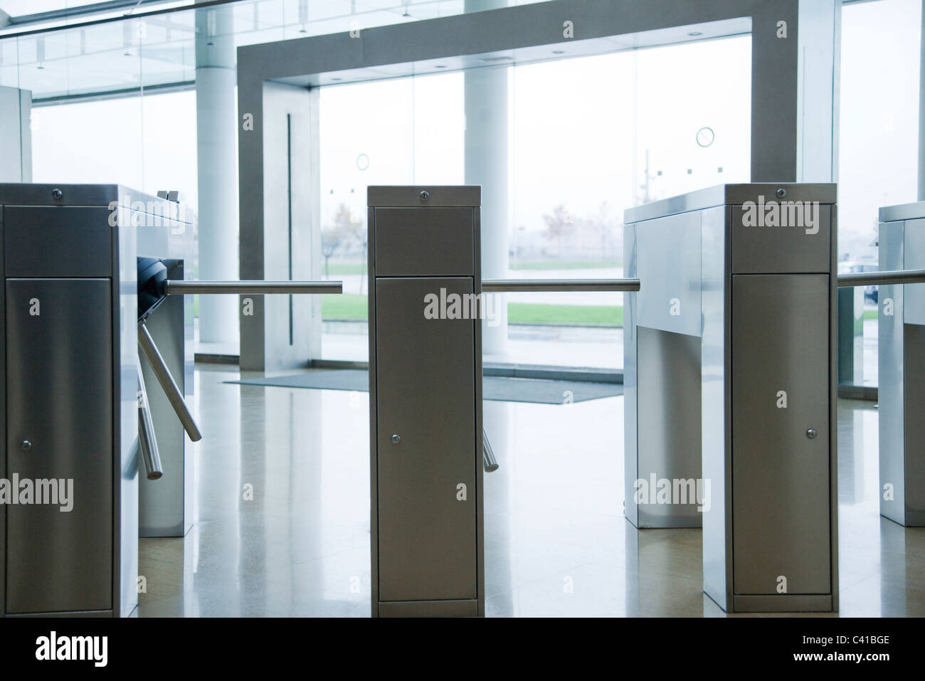 Les tourniquets dans la construction d'Hall Banque D'Images