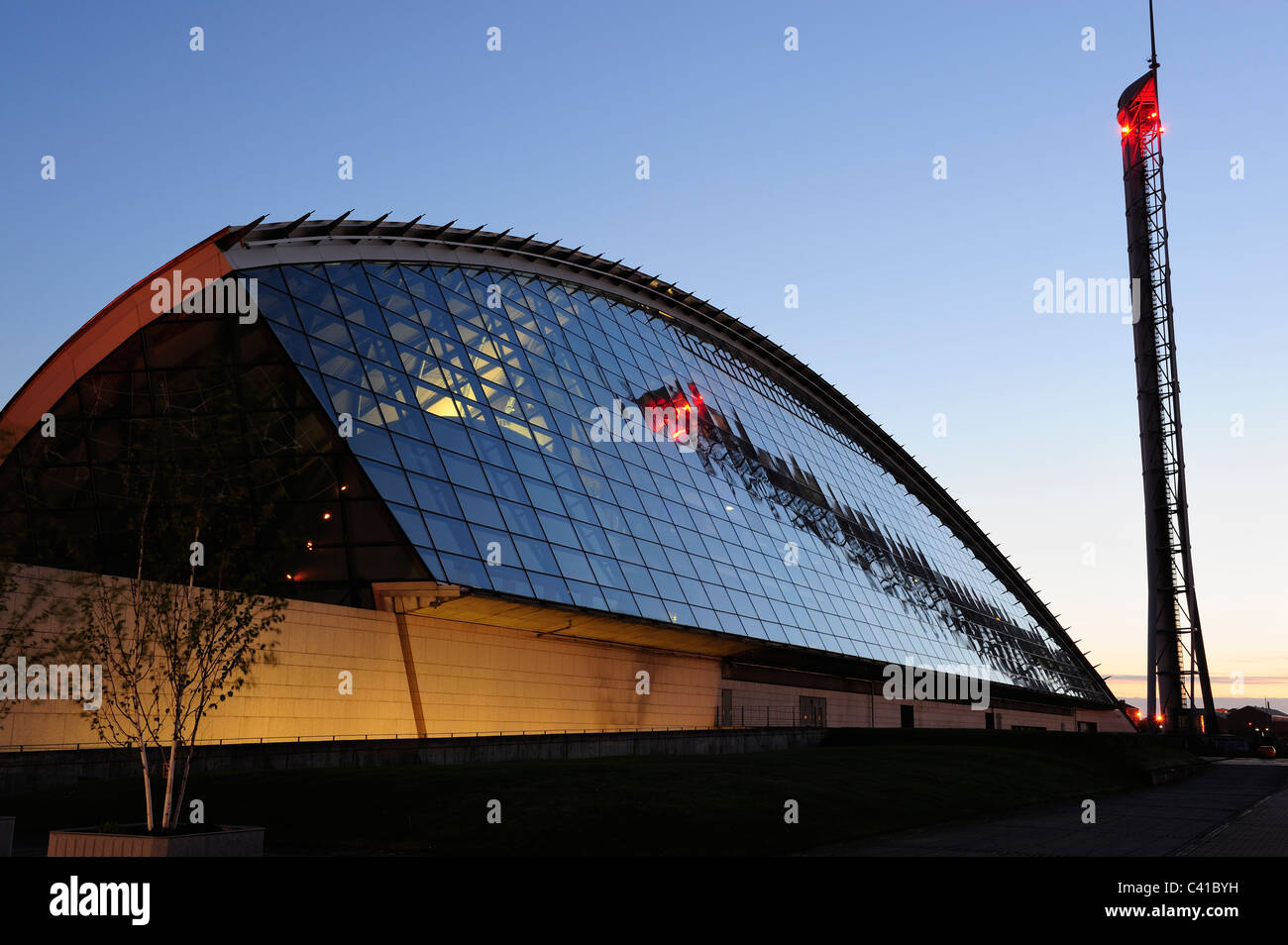 Glasgow Science Centre et Tour au crépuscule, Glasgow, Ecosse Banque D'Images