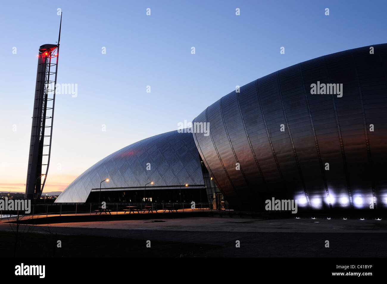 Glasgow Science Centre et Tour au crépuscule, Glasgow, Ecosse Banque D'Images