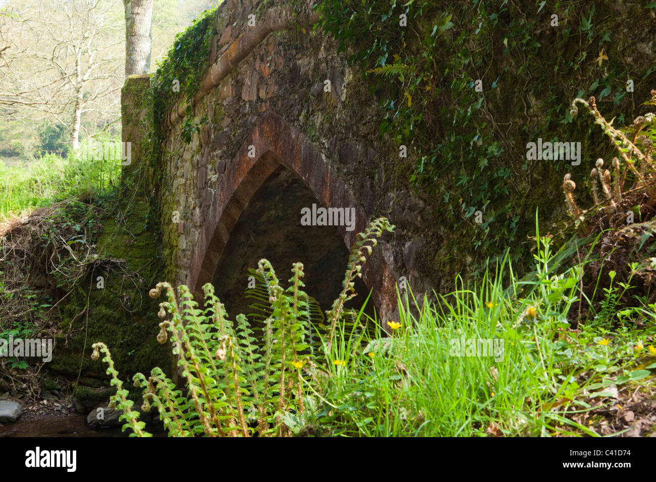 Un pack horse pont sur Horner de l'eau dans le village de Exmoor Horner, Somerset, England UK Banque D'Images