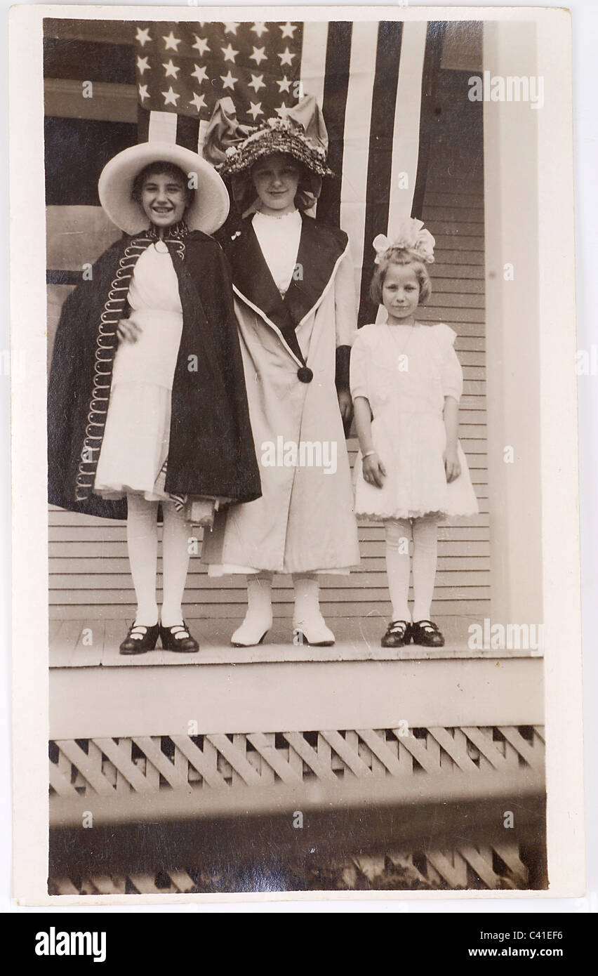 Trois filles le 4 juillet, Harrison, New York -- vintage real photo post card 1910 Banque D'Images