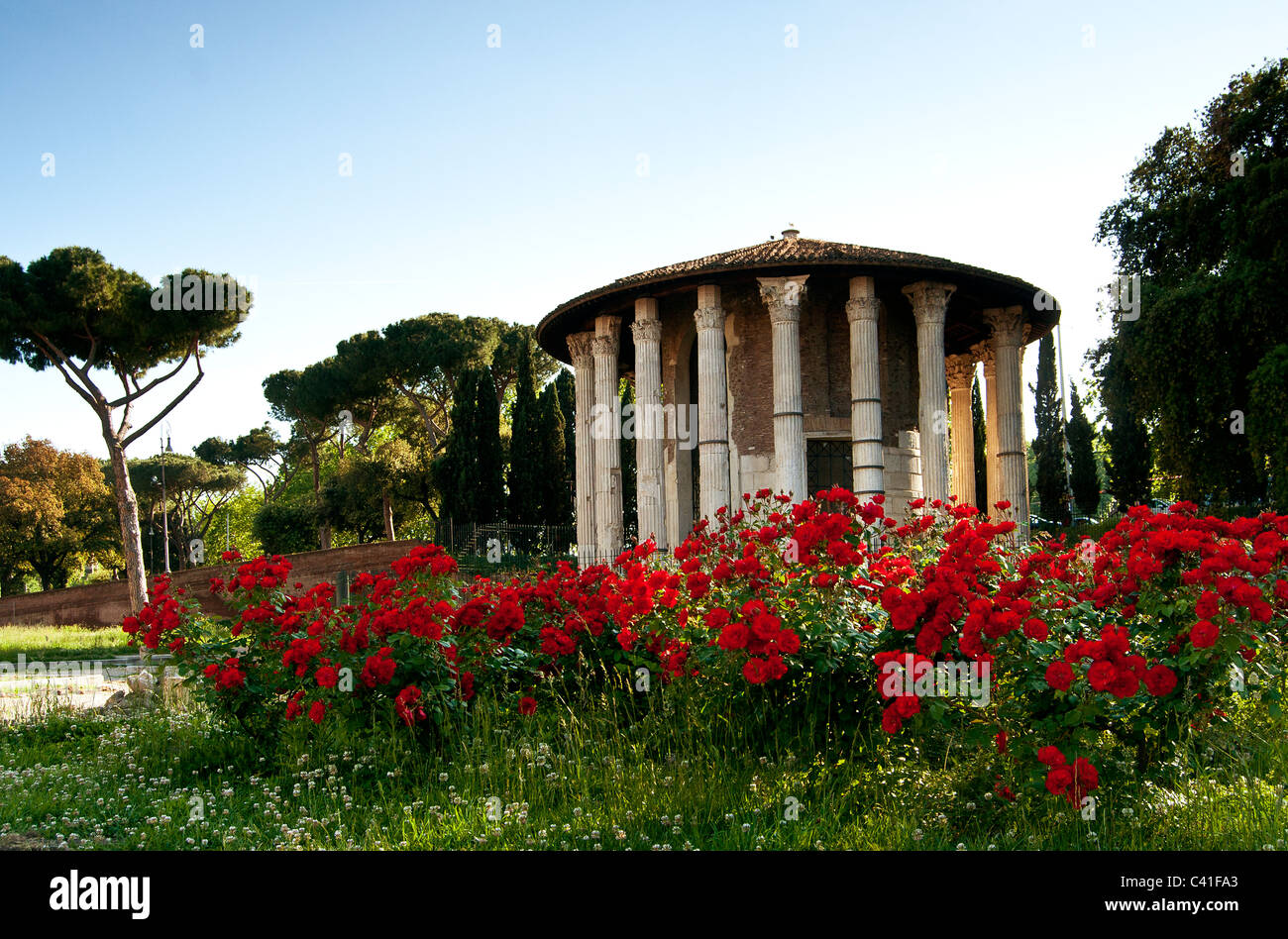 Temple de Vesta ( Temple de la vestales) le plus ancien temple de marbre à Rome, Italie - 1er siècle Banque D'Images