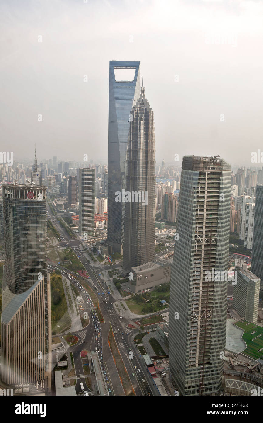 Gratte-ciel dans le quartier des affaires, Pudong, Shanghai, Chine Banque D'Images