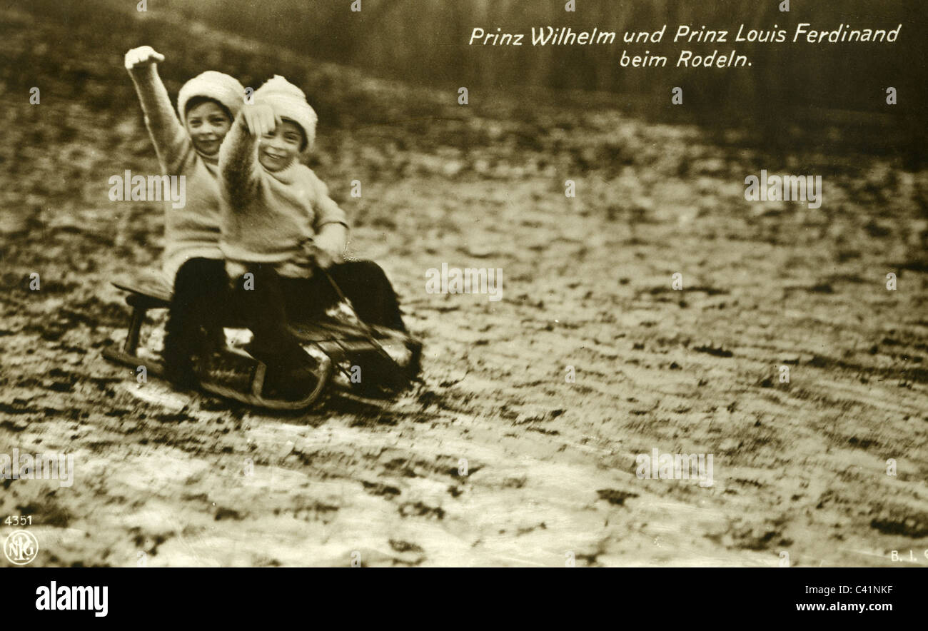 William Frederick, 4.7.1906 - 26.5.1940, prince de Prusse, enfant, en traîneau avec son frère Louis Ferdinand, carte postale, 1909, Banque D'Images