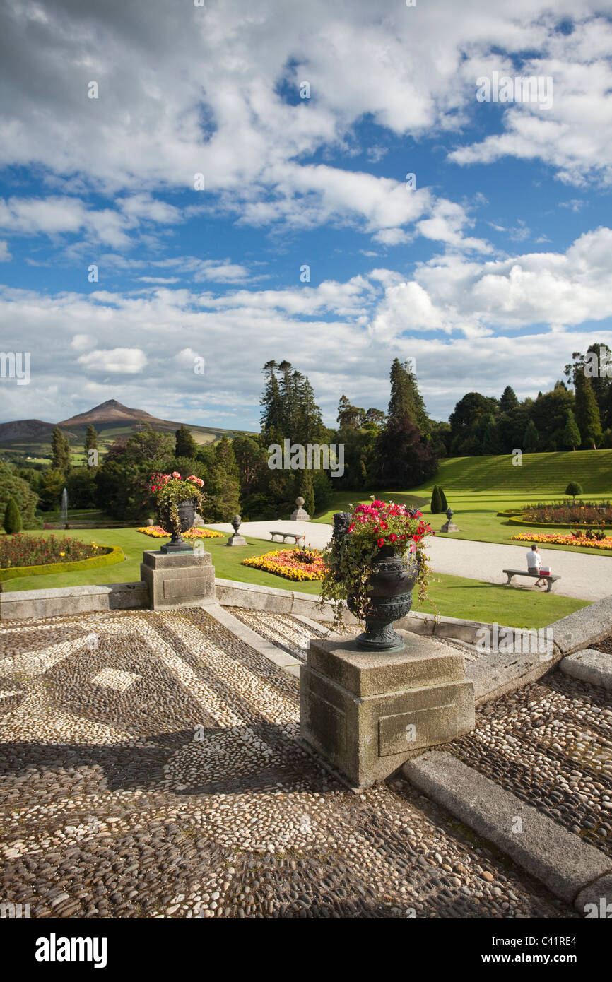 Les jardins et le parvis de Powerscourt House, Enniskerry, comté de Wicklow, en Irlande. Banque D'Images