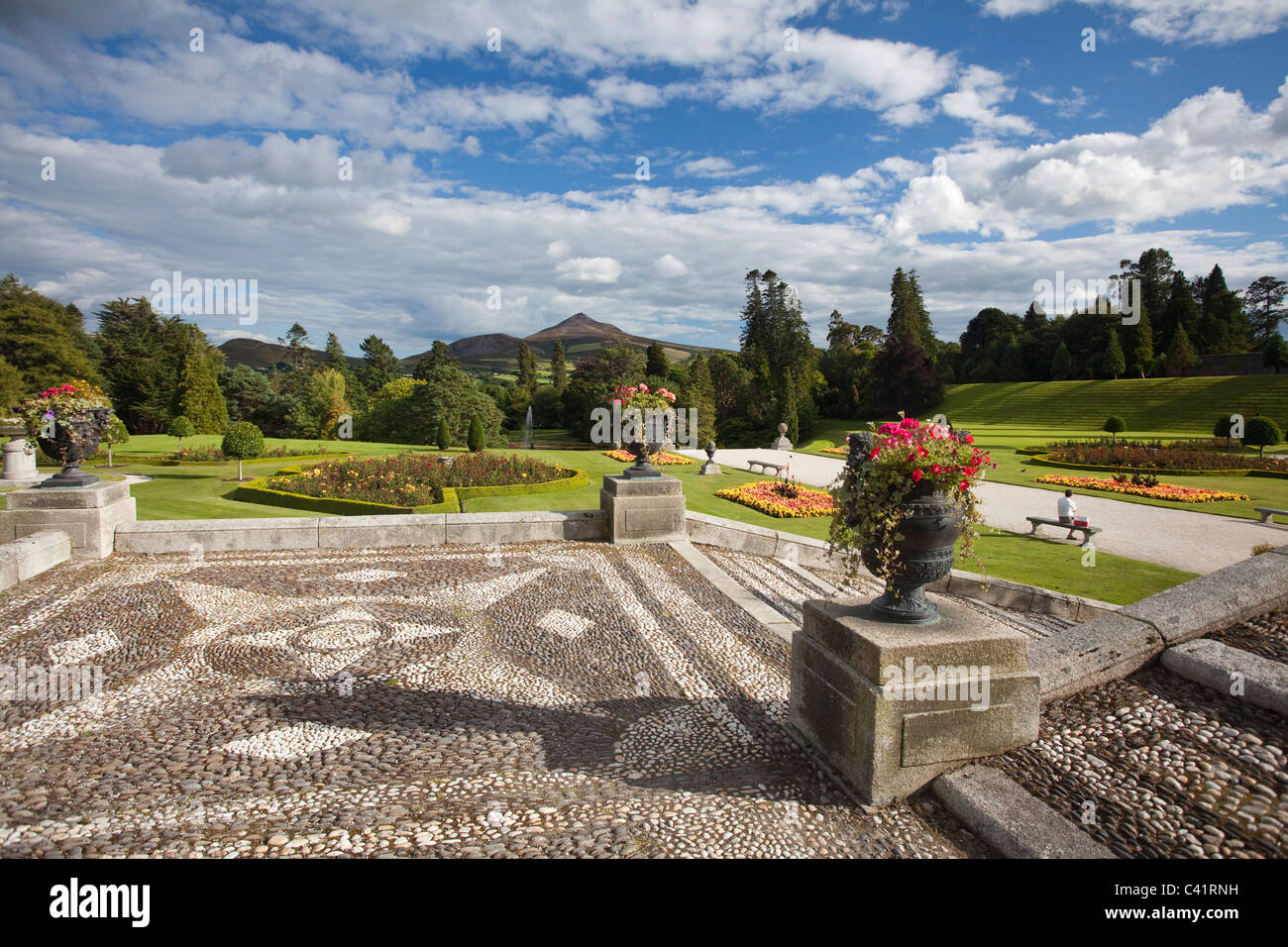 Les jardins et le parvis de Powerscourt House, Enniskerry, comté de Wicklow, en Irlande. Banque D'Images
