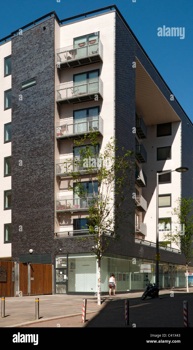 Le Premier Apartments bloc avec la galerie d'art Richard Goodall au niveau de la rue, quart nord, Manchester, Angleterre, RU Banque D'Images