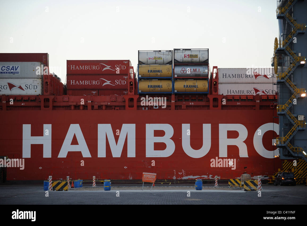 L'Uruguay Montevideo , port de conteneurs du terminal de Katoen Natie et TCP-conteneurs de la compagnie maritime allemande Hambourg Sued Banque D'Images