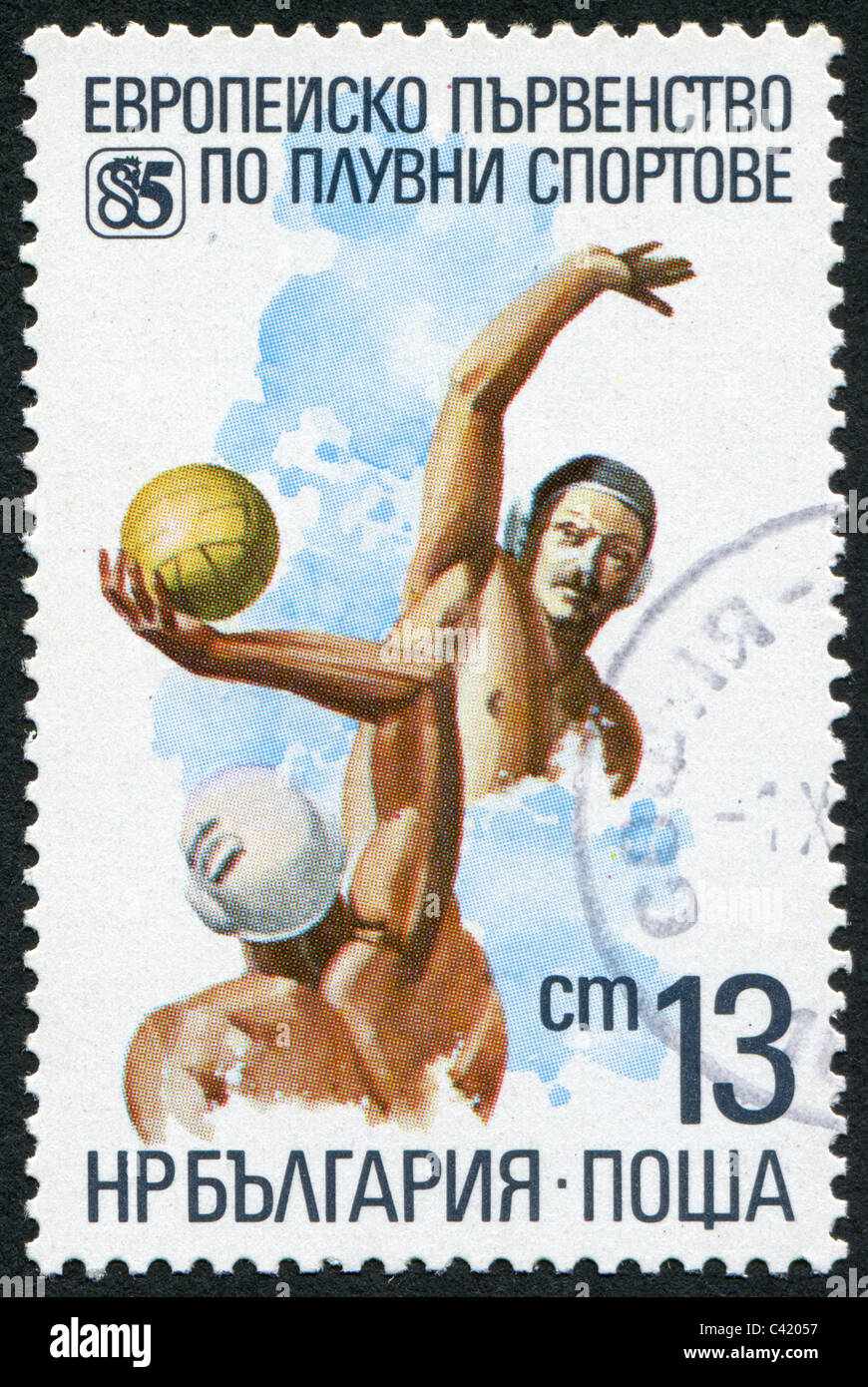 Bulgarie 1985 : timbre imprimé dans la Bulgarie, consacrée à la championnat d'Europe la plus élevée dans l'eau, water-polo sports Banque D'Images