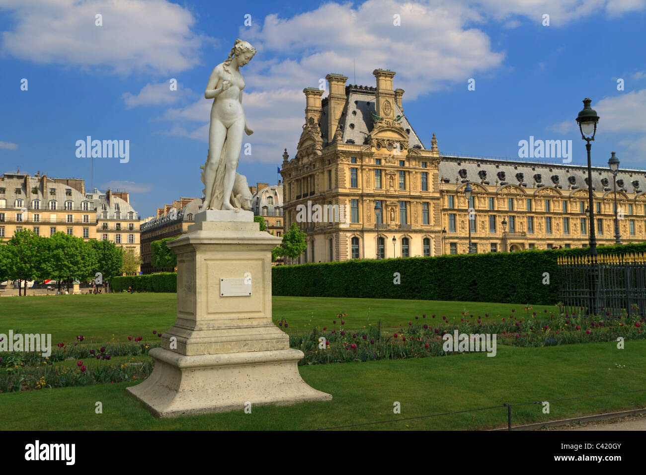 Nymphe, statue dans le Grand carré du Jardin des Tuileries, Paris. Banque D'Images