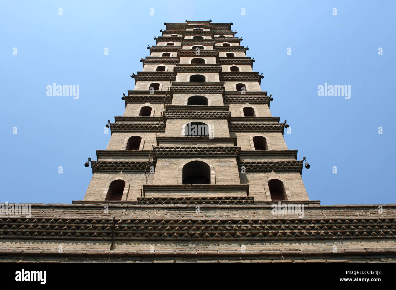 La pagode ancienne contre le ciel bleu Banque D'Images