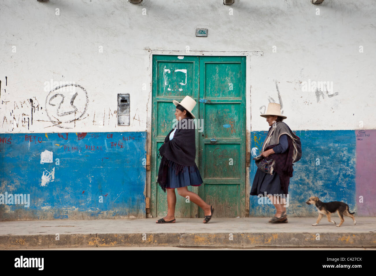 Pérou, Celendin, les Indiennes avec chapeau typique. Banque D'Images