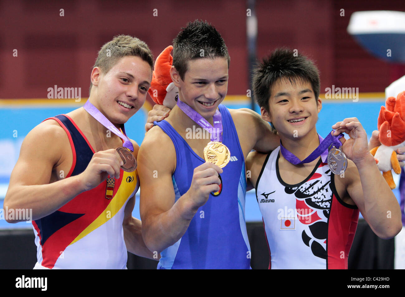 Bagues pour hommes finale médaillés, Nestor Abad d'Espagne(gauche), Yuya Kamoto du Japon(droite) et Andrei Muntean de Roumanie. Banque D'Images