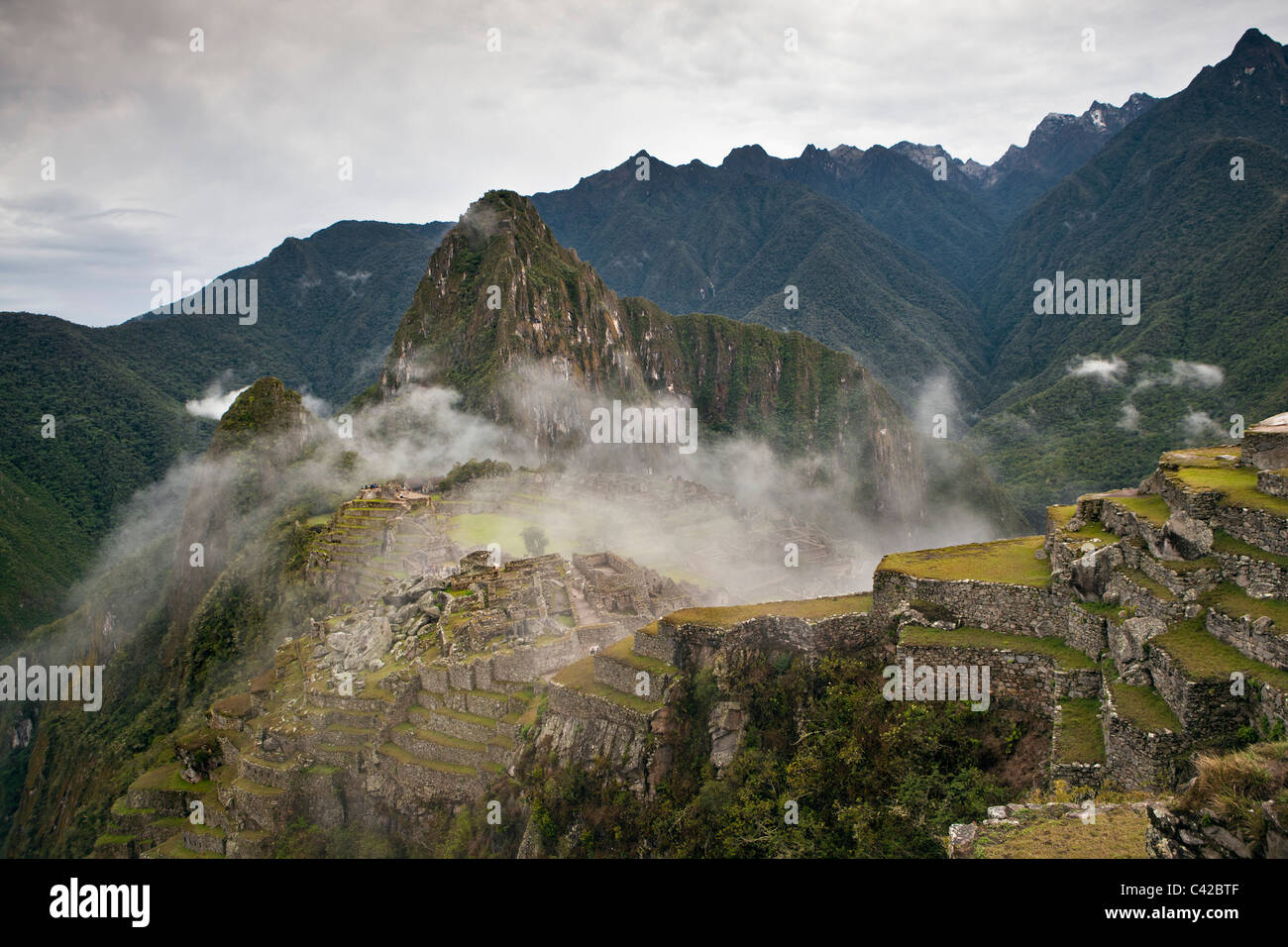 Pérou, Aguas Calientes, Machu Picchu.15e siècle site Inca situé à 2 430 mètres (7 970 ft) au-dessus du niveau de la mer. Banque D'Images