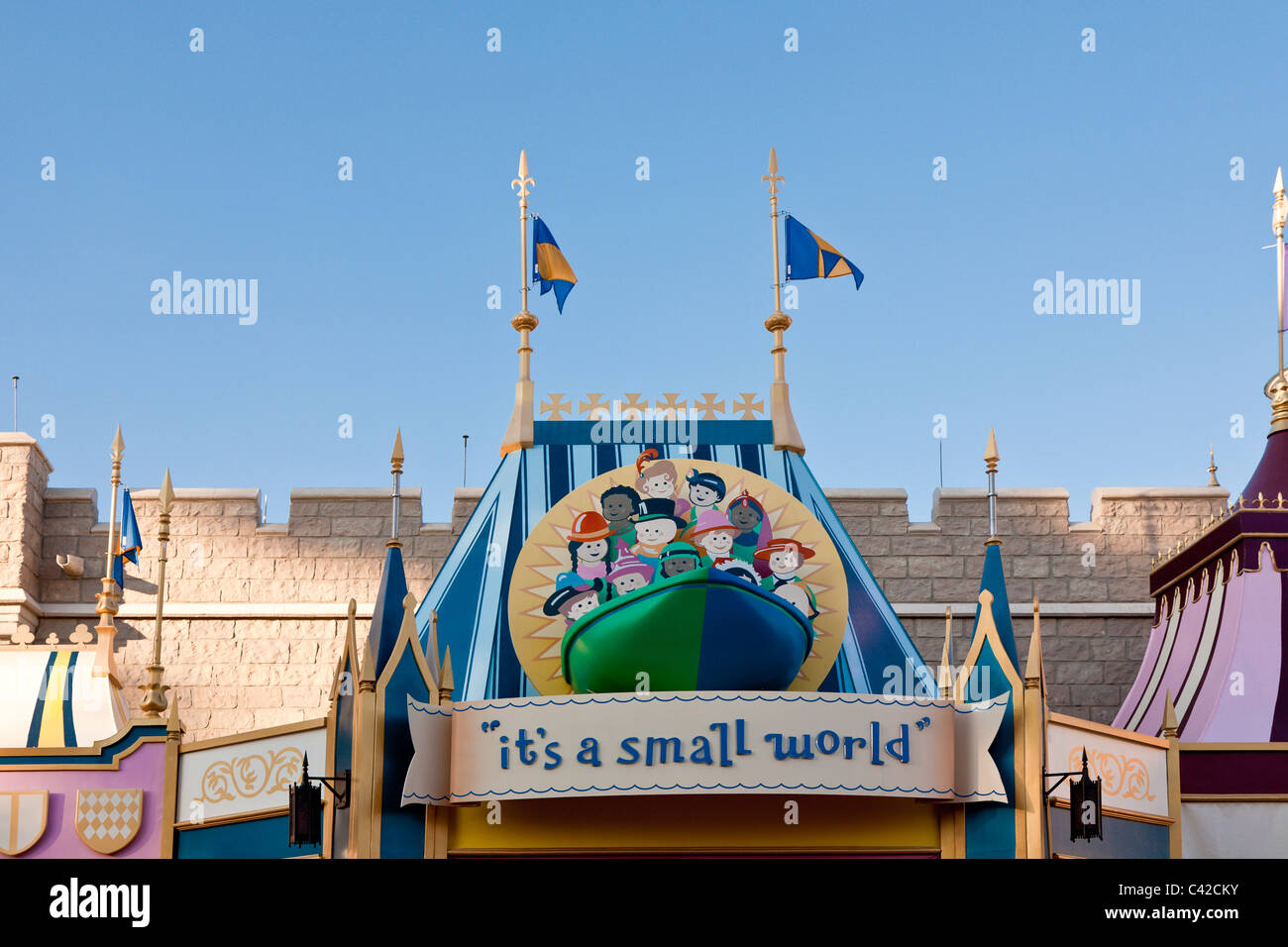 Entree De It S A Small World Ride Attraction Dans Fantasyland Du Magic Kingdom De Disney World A Kissimmee Floride Photo Stock Alamy