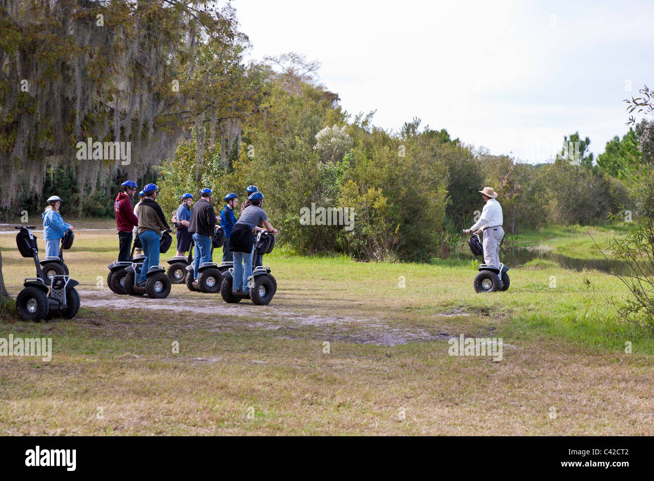 Les clients de l'hôtel prendre Wilderness Retour Trail Adventure Tour Segway à Fort Wilderness Resort de Walt Disney World, Floride, USA Banque D'Images