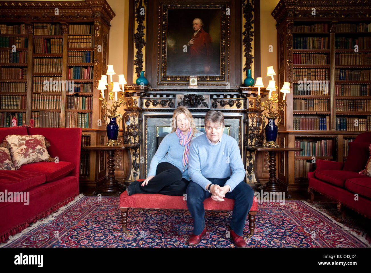 Lord et Lady Carnarvon, la bibliothèque double, Château de Highclere, Newbury, Berkshire, Angleterre, Royaume-Uni. Photo:Jeff Gilbert Banque D'Images