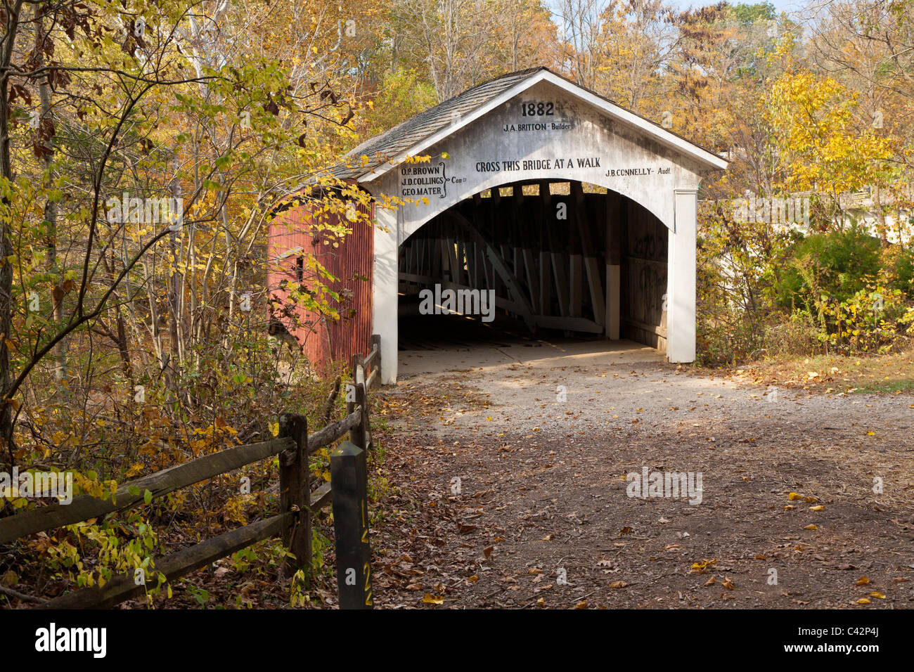 Narrows pont couvert, construit en 1882 sur Sugar Creek at Turkey Run State Park dans le comté de Parke, Indiana, USA Banque D'Images