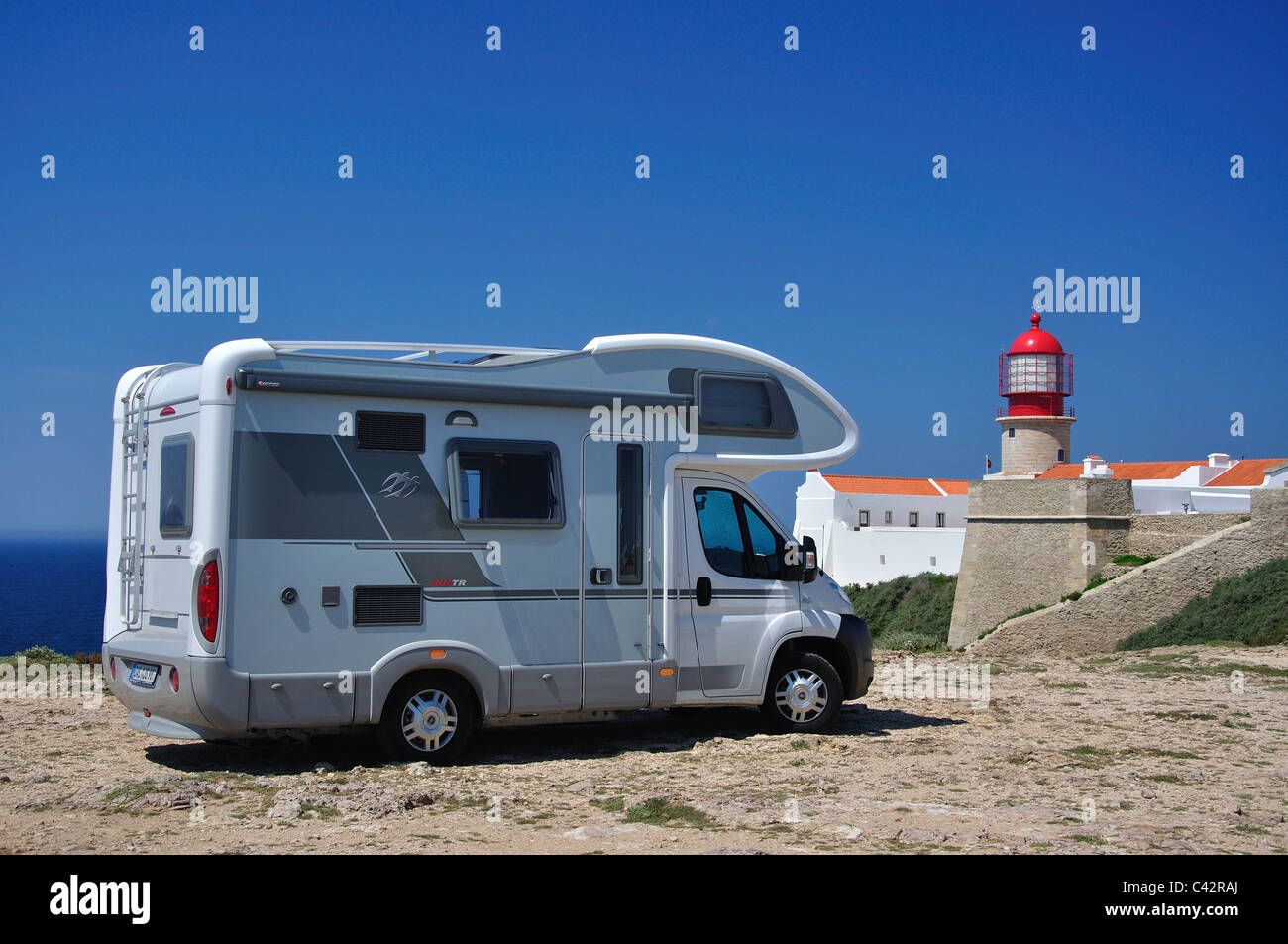 Le camping-car et phare de Cabo de São Vicente, Vila do Bispo, Municipalité du district de Faro, Algarve, Portugal Banque D'Images