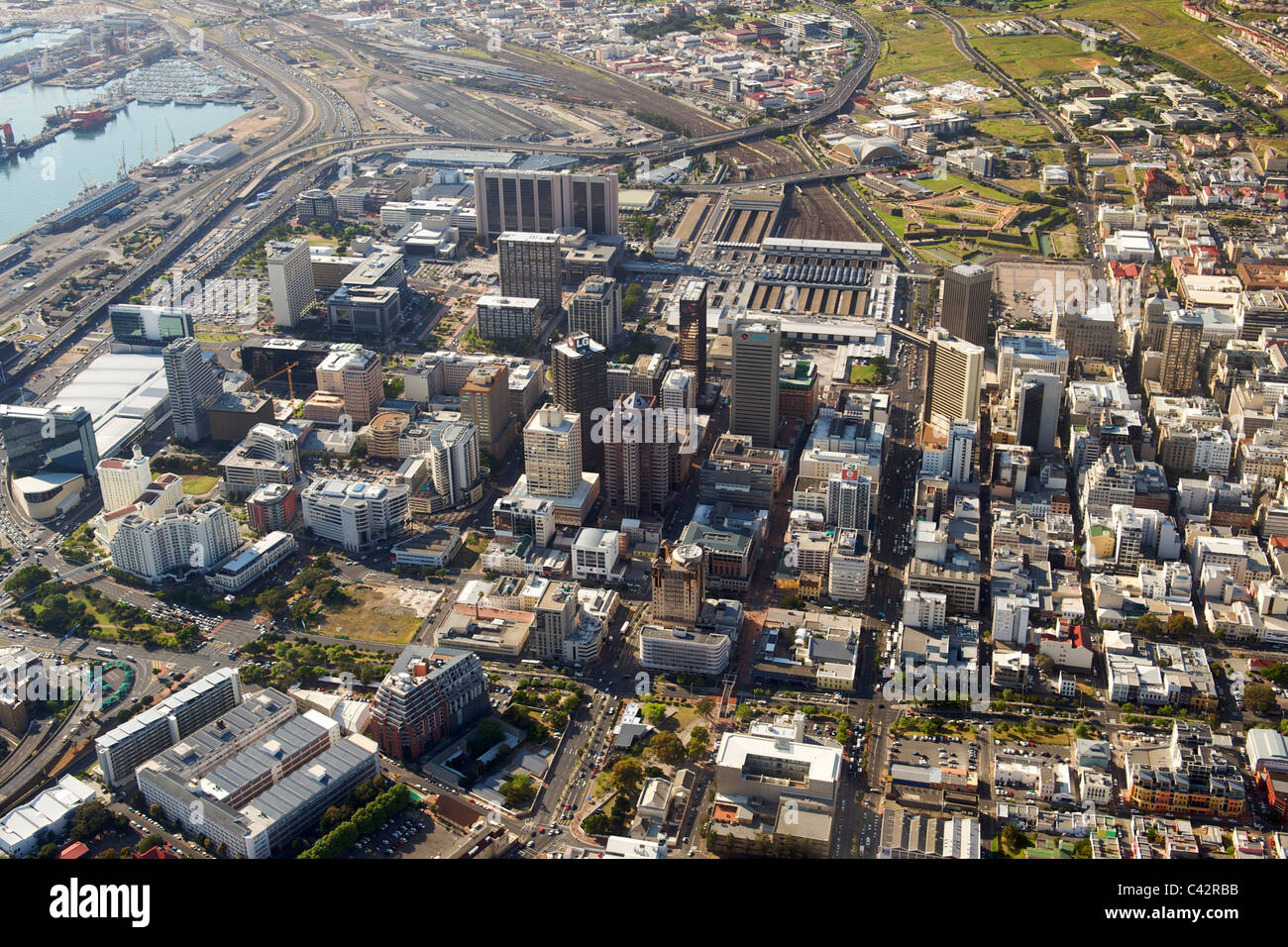 Vue aérienne des bâtiments de la CBD à Cape Town, Afrique du Sud. Banque D'Images