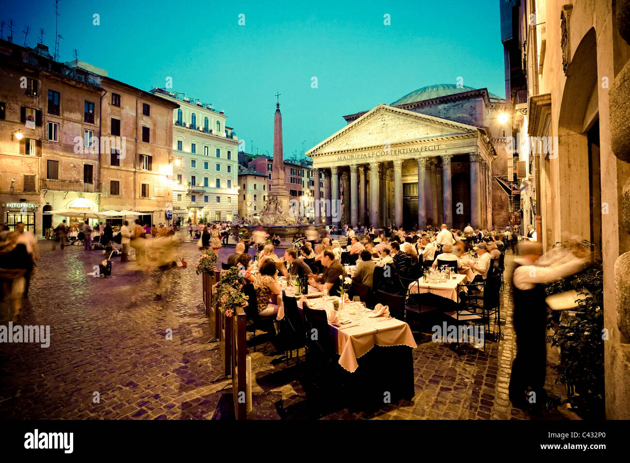 Le Panthéon et la place de la Rotonde/Piazza del Rotonda, Rome, Italie Banque D'Images